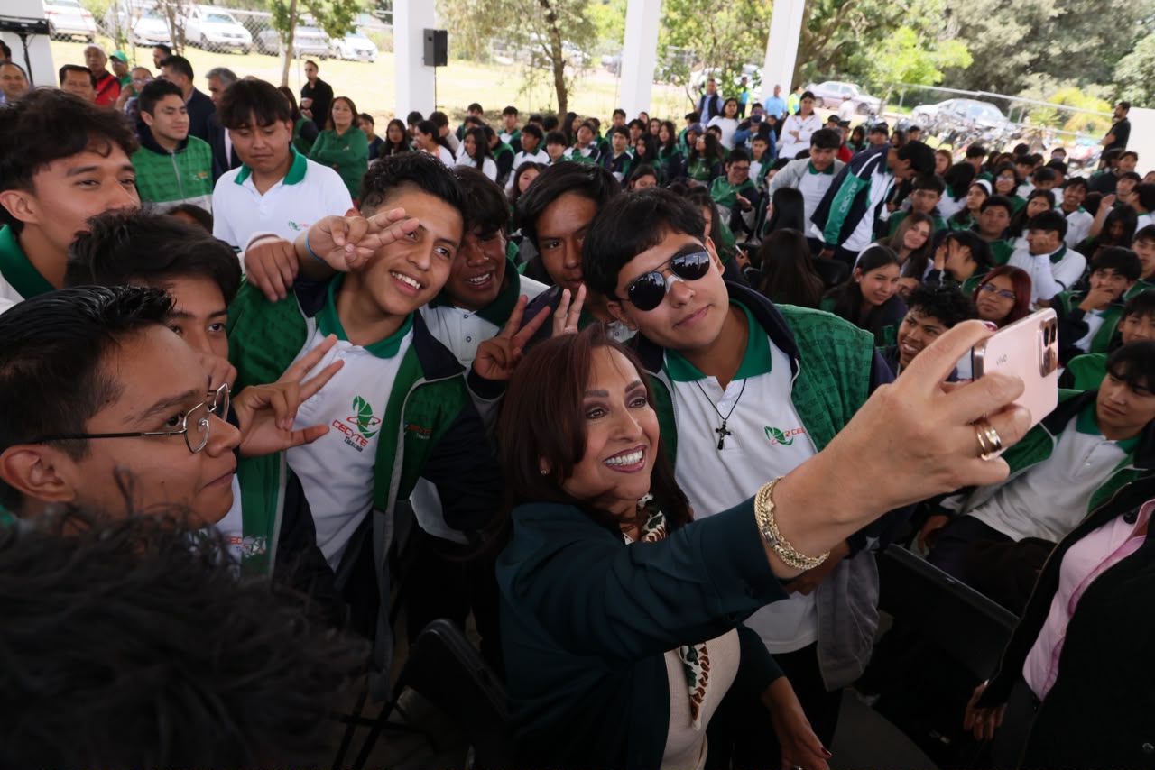 Inaugura Lorena Cuéllar nueva techumbre del CECYTE Tlachco; destaca inversión en educación como motor de oportunidades para la juventud